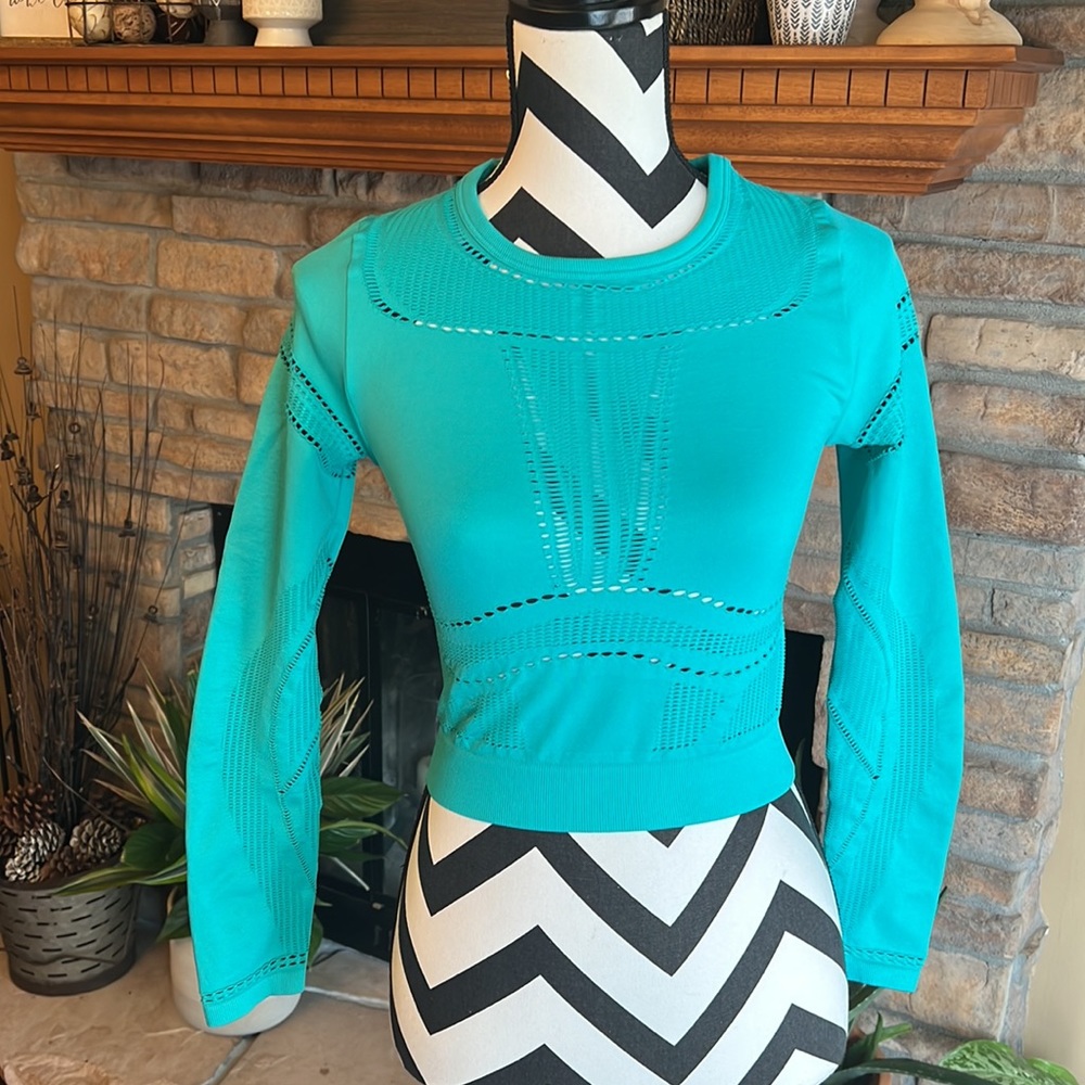 Fabletics Jaymee Mesh Long-Sleeve Top Style‎ #LS1931297 - Picture 4 of 9